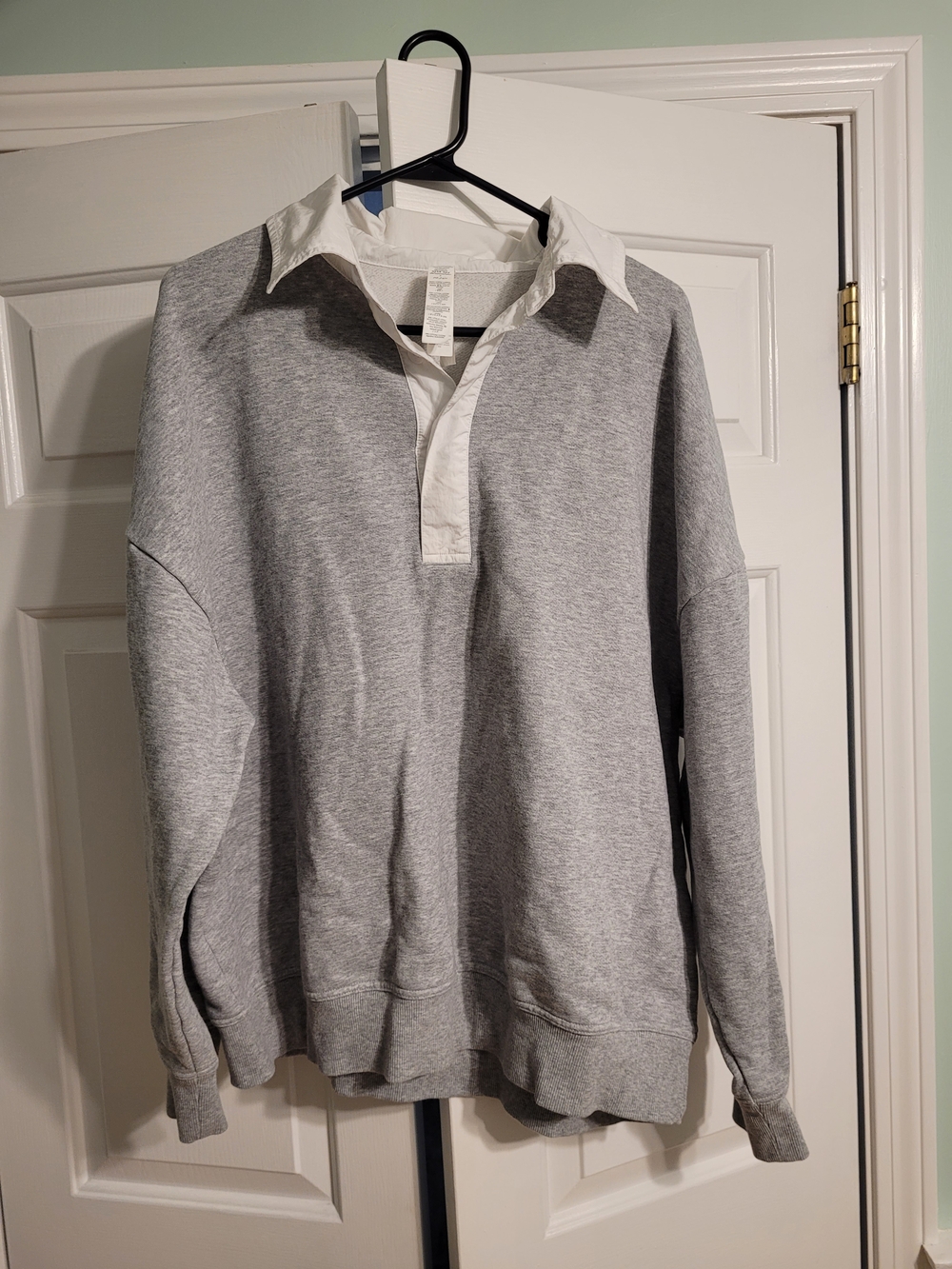 ALO Yoga Gray Crewneck Pullover with White Collar
